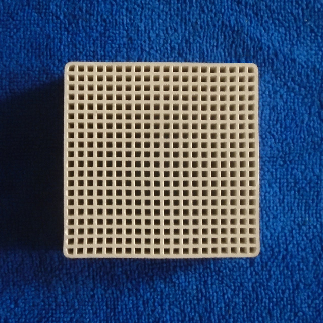 Honeycomb ceramic heat storage substrates